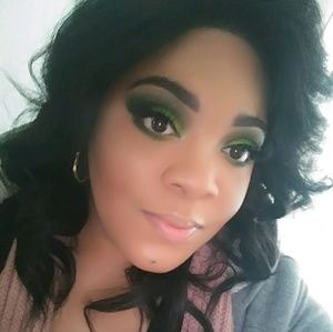 Meet your Posher, Monique